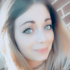 Meet your Posher, Effy